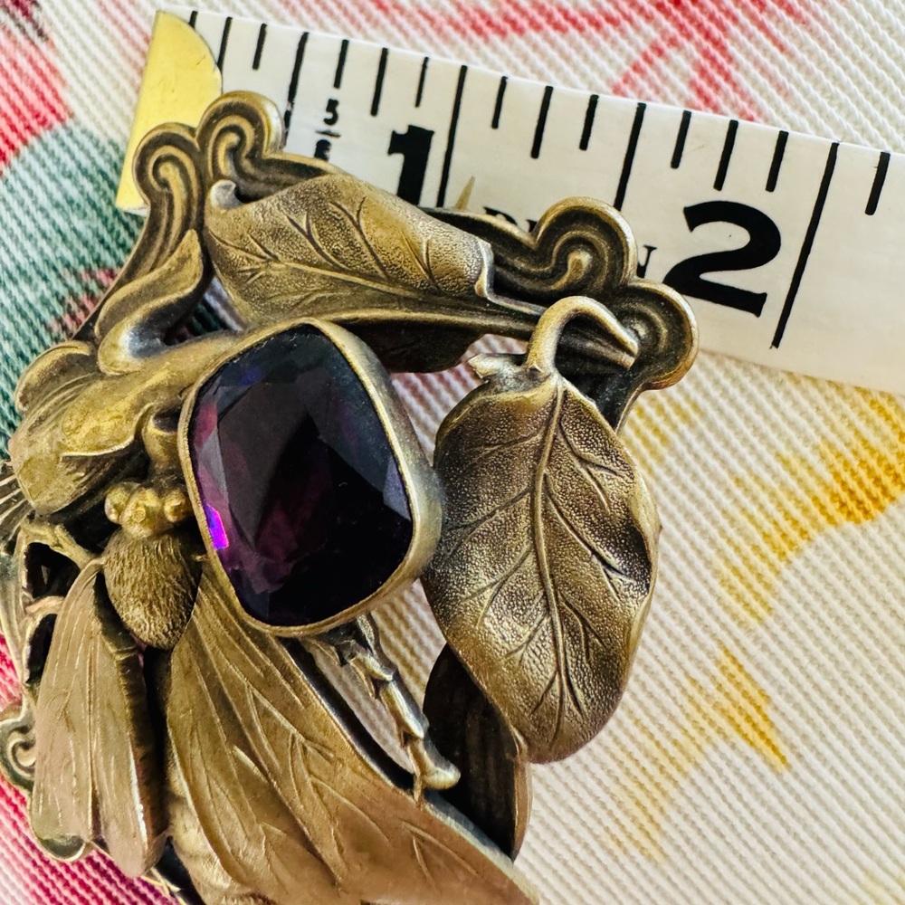 Stunning Victorian Bee large sash pin, purple cabochon WOW ! - Picture 8 of 9